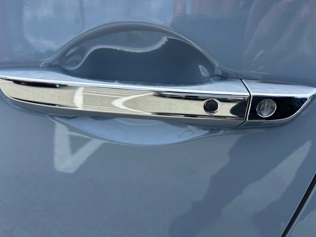 Used 2023 Honda Odyssey Touring image 9
