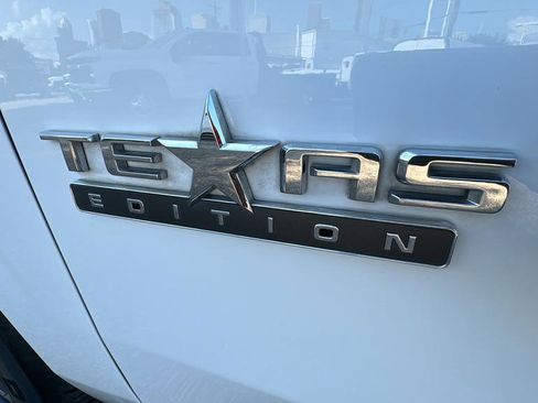 Used 2024 Chevrolet Suburban LT w/ LT Signature Package AWD/4WD image 27