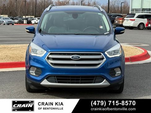 Used 2017 Ford Escape Titanium image 2