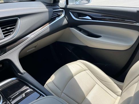 Used 2018 Buick Enclave Premium w/ Experience Buick Package FWD image 13