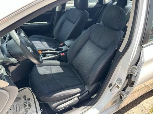 Used 2016 Nissan Sentra SV w/ Style Package FWD image 9