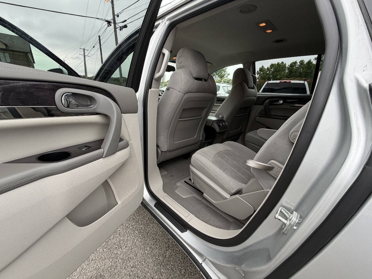 Used 2017 Buick Enclave Convenience FWD image 9