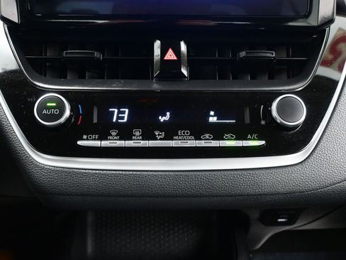 Used 2025 Toyota Corolla LE image 19