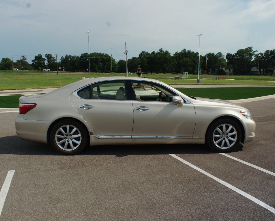 Used 2012 Lexus LS 460 w/ Comfort Pkg RWD image 16