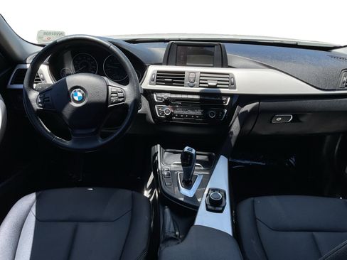 Used 2018 BMW 320i xDrive Sedan AWD/4WD image 10