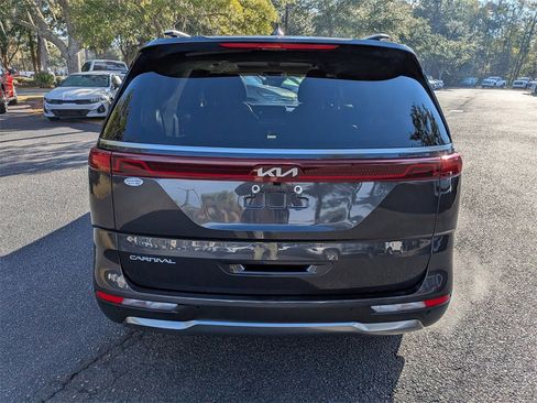 Used 2024 Kia Carnival SX Prestige image 5