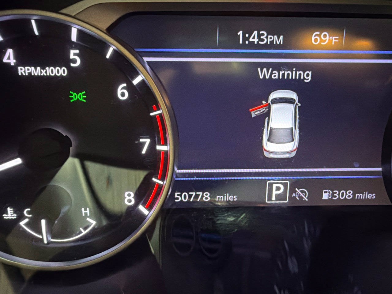 Used 2025 Nissan Sentra SR w/ SR Premium Package FWD image 9