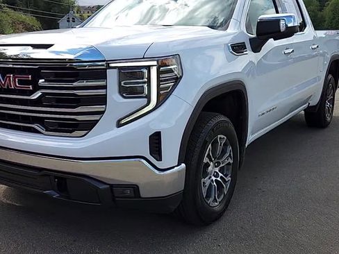 Used 2025 GMC Sierra 1500 SLT image 2