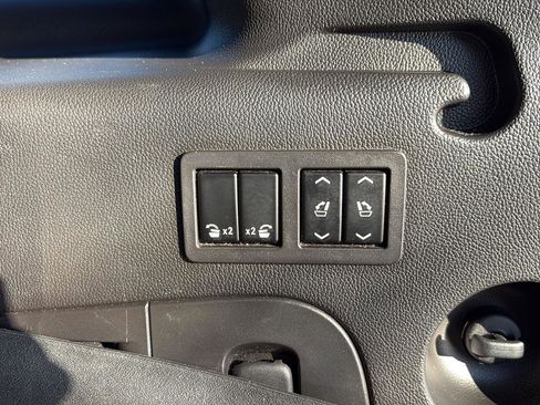 Used 2017 Cadillac Escalade ESV Luxury image 33