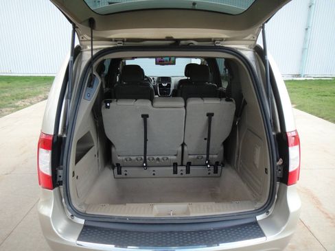 Used 2013 Chrysler Town & Country Touring-L w/ Entertainment Group #2 FWD image 21