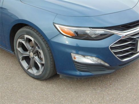 Used 2024 Chevrolet Malibu LT image 2