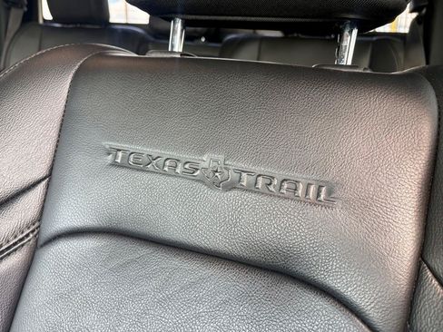Used 2023 Jeep Gladiator Sport AWD/4WD image 11