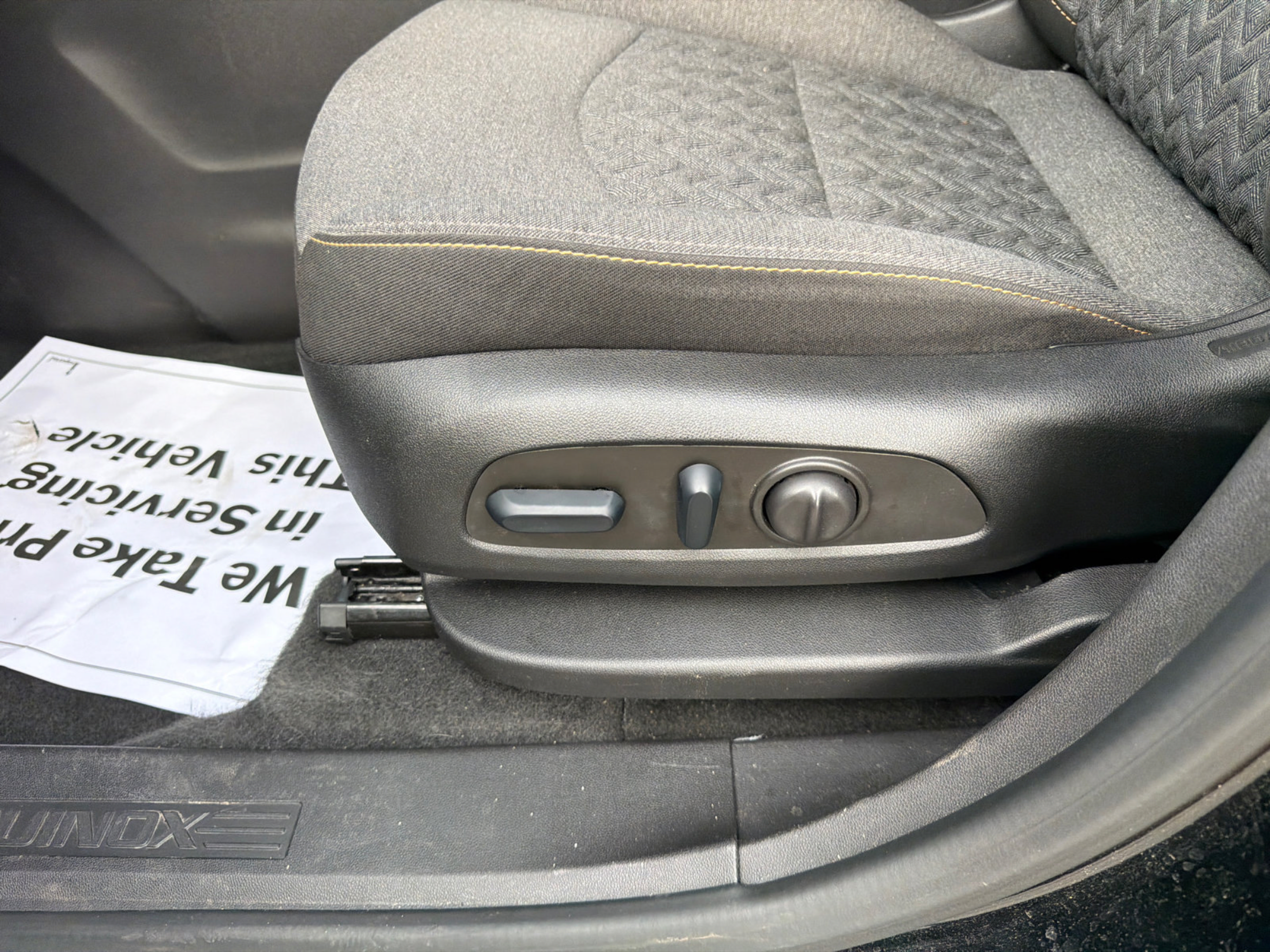 Used 2024 Chevrolet Equinox LT FWD image 18