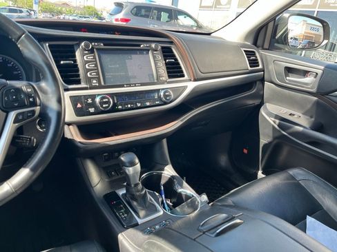 Used 2019 Toyota Highlander Limited AWD/4WD image 26