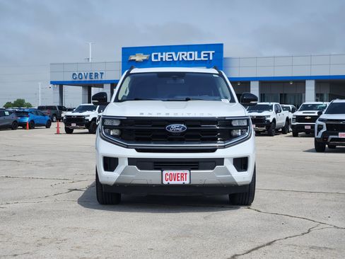 Used 2025 Ford Expedition Max Platinum AWD/4WD image 2