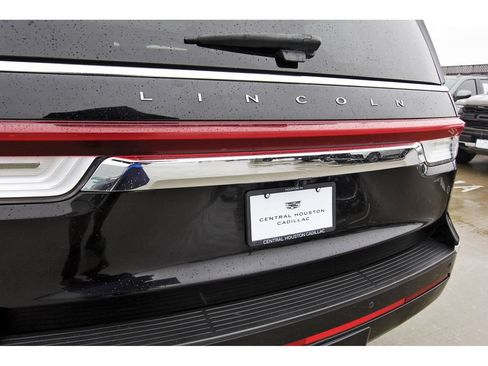 Used 2022 Lincoln Navigator Reserve AWD/4WD image 32