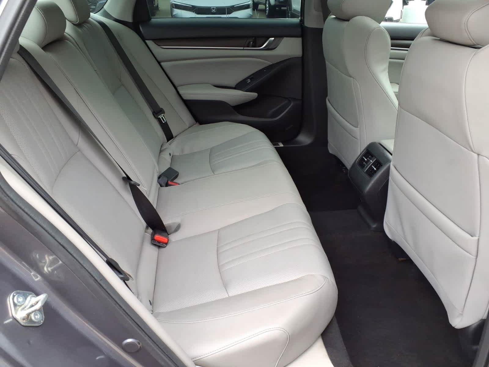 Used 2018 Honda Accord Touring image 3