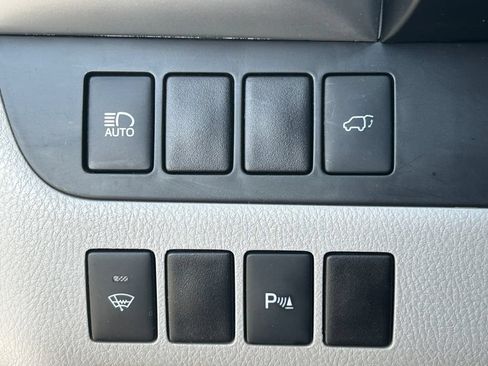 Used 2017 Toyota Highlander Limited w/ Carpet Mat Package AWD/4WD image 25