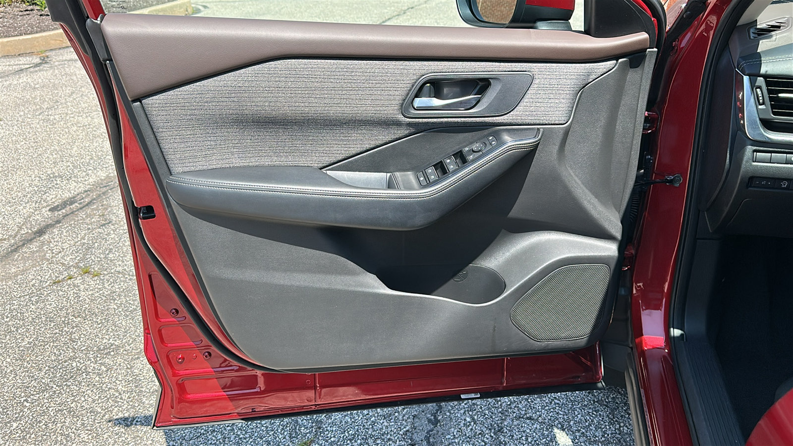 Certified 2023 Nissan Rogue SV AWD/4WD image 12