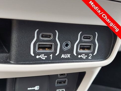 Used 2022 Chrysler Pacifica Touring-L image 21