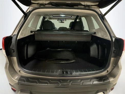 Used 2020 Subaru Forester Premium image 30