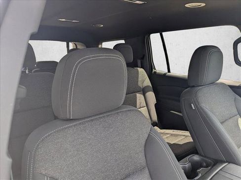 Used 2024 Chevrolet Traverse LT FWD image 20
