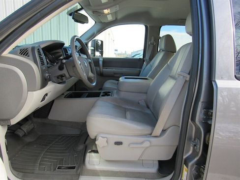 Used 2009 GMC Sierra 2500 SLE w/ Convenience Package image 12
