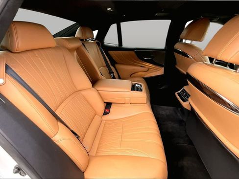 Used 2024 Lexus LS 500 w/ Interior Upgrade Package RWD image 20
