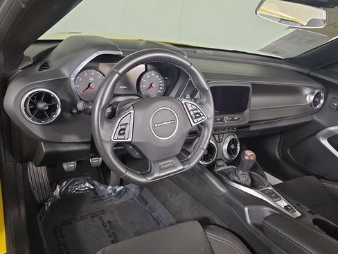 Used 2017 Chevrolet Camaro SS RWD image 9