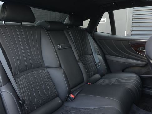 Used 2023 Lexus LS 500 w/ Interior Upgrade Package RWD image 34