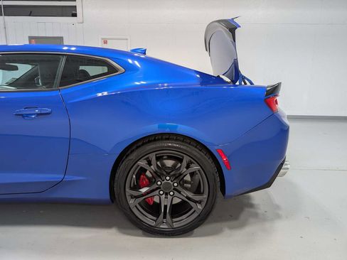 Used 2018 Chevrolet Camaro SS RWD image 10