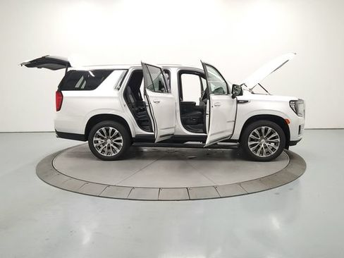 Used 2021 GMC Yukon Denali w/ Denali Premium Package AWD/4WD image 17