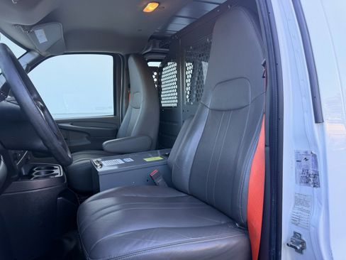 Used 2015 Chevrolet Express 2500 RWD image 34