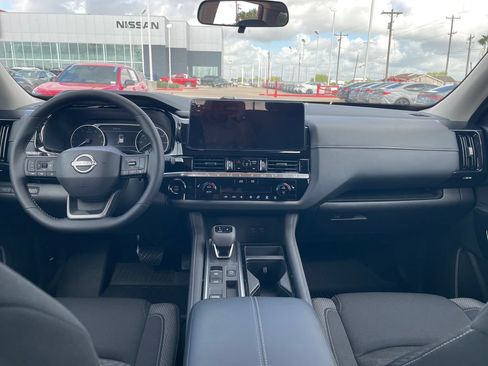Certified 2026 Nissan Pathfinder SV FWD image 12