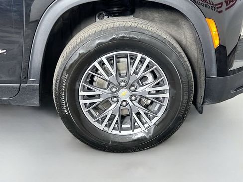Used 2025 Chevrolet Traverse LT image 38