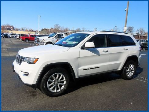Certified 2021 Jeep Grand Cherokee Laredo image 3