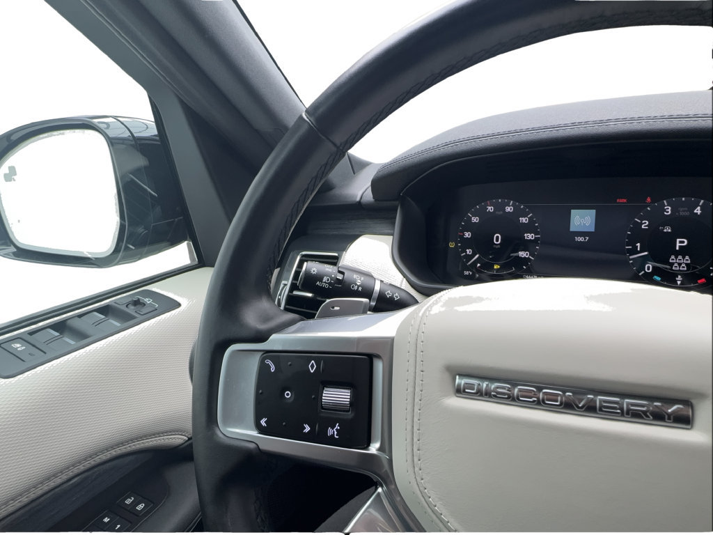 Used 2023 Land Rover Discovery Metropolitan Edition AWD/4WD image 44