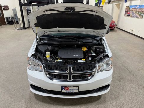 Used 2018 Dodge Grand Caravan SE w/ UConnect Hands-Free Group image 56