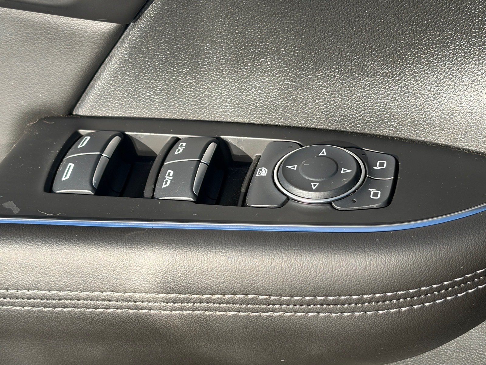 Used 2025 Buick Envision Avenir AWD/4WD image 17