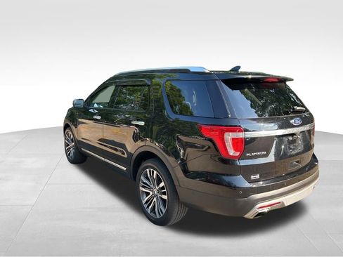 Used 2017 Ford Explorer Platinum AWD/4WD image 3