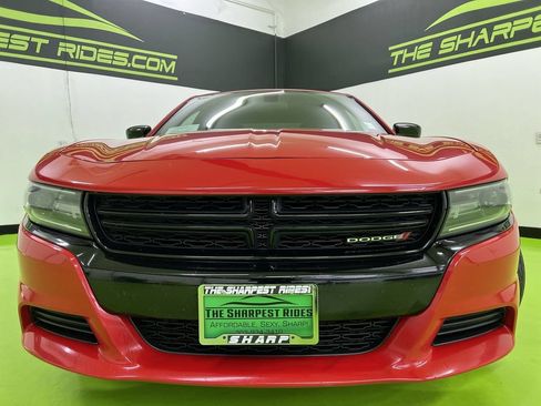 Used 2019 Dodge Charger SXT w/ Blacktop Package RWD image 3