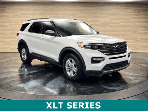 Used 2020 Ford Explorer XLT image 1