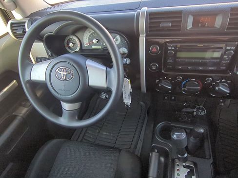Used 2010 Toyota FJ Cruiser 4WD image 15
