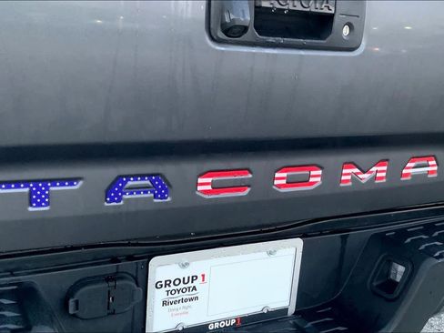 Used 2022 Toyota Tacoma SR5 w/ Technology Package image 30