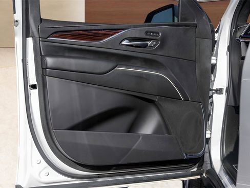 Used 2023 Cadillac Escalade Luxury w/ LPO, Illumination Package image 25