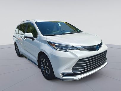Used 2025 Toyota Sienna Platinum