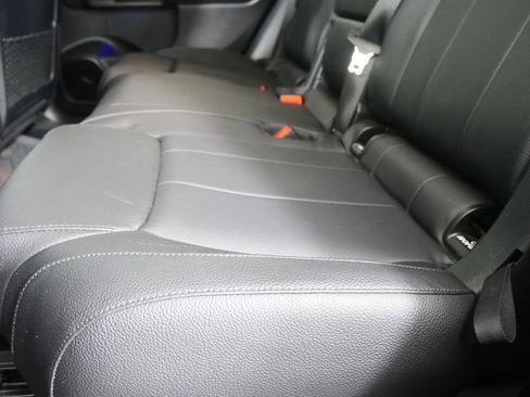 Used 2021 Mercedes-Benz GLB 250 4MATIC image 14