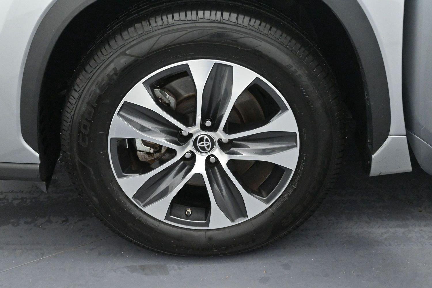 Used 2022 Toyota Highlander XLE FWD image 40
