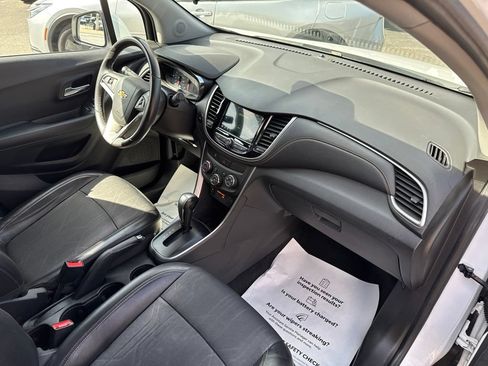 Used 2019 Chevrolet Trax LT w/ LT Convenience Package AWD/4WD image 33