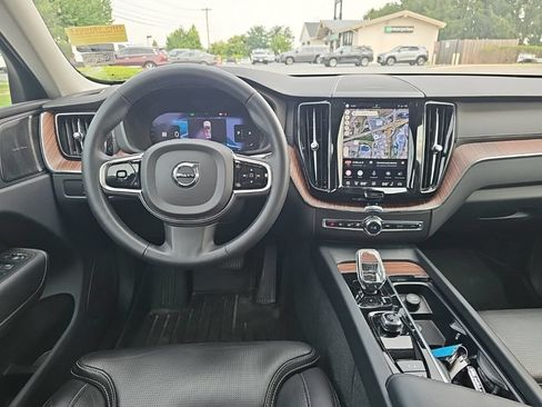 Used 2023 Volvo XC60 B5 Ultimate w/ Climate Package AWD/4WD image 2